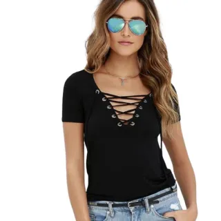 Blusa preta trançada, manga curta, 96% algodão e 4% elastano - G 40-42