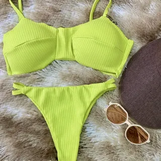 Moda Verão 2023: Biquini com Bojo Canelado - Verde Bandeira