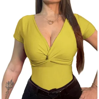 Blusa Feminina Manga Curta Trançada Frente - Blogueiras - Verde Bandeira