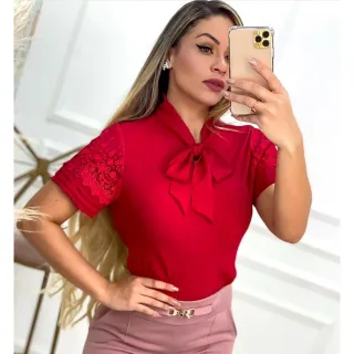 Oferta de Blusa Feminina Linda com Detalhe de Laço para Amarrar - Branco