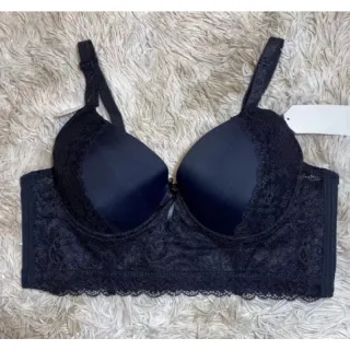 Modelo Yara Plus Size: Sutiã Importado - Azul