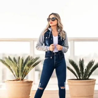 Jaqueta feminina de Inverno em Jeans com Capuz Removível e Moletom - Azul Escuro