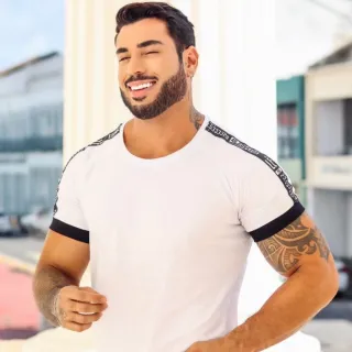 Camiseta Preta Manga Raglan Masculina com Contraste - 1 - Branca Barcelona