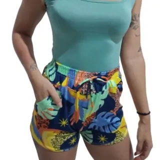 Short feminino confortável com estampas e bolsos - Único