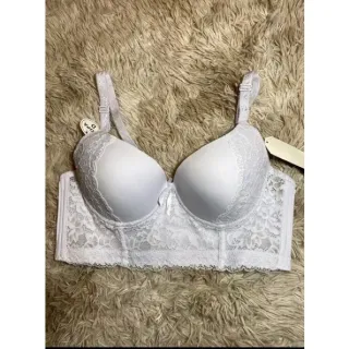 Modelo Yara Plus Size: Sutiã Importado - Azul