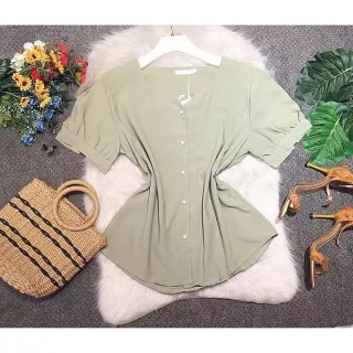 Blusa Manga Curta Liso Feminina - Social/Decote Em V Com Botões - Preto