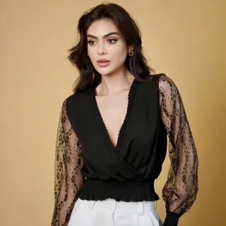 Blusa Feminina Manga Longa com Elástico na Cintura em Renda