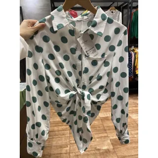 Moda feminina: camisa social estampada de poá manga longa - Preto com Verde