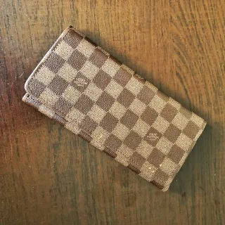 Noite e Dia: Carteira Feminina LV de Mão, perfeita para todas as ocasiões - Carteira LV Flor