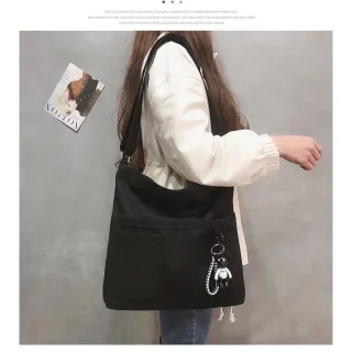 Bolsa Transversal Feminina em Lona com Zíper e Chaveiro - Preto