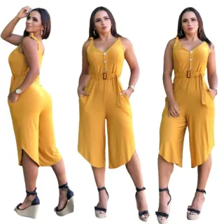 Moda casual: macacão pantacourt feminino com cinto e botões - Azul