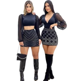 Moda Gringa: Saia Curta com Pedraria Preta e Brilho - Luxo para Festa e Balada - STRASS