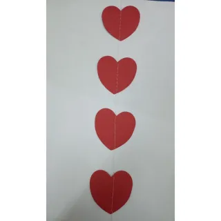 Cortina de papel vermelho em formato de coração - Único