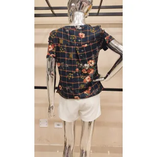 Camisa Feminina Estampa Xadrez Floral Manga Curta Decote V com 3 Botões ZL3902 - 30 - Vinho