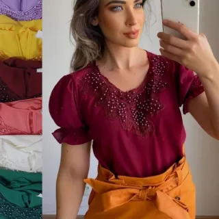 Blusinha Romântica em crepe de seda com renda gripir e pedraria - Modelo 2