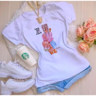 Moda feminina atacado: blusinha t-shirt básica com personagem - P ao GG - STIBRILHO