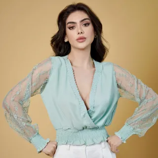 Blusa Feminina Manga Longa com Elástico na Cintura em Renda - Vermelha