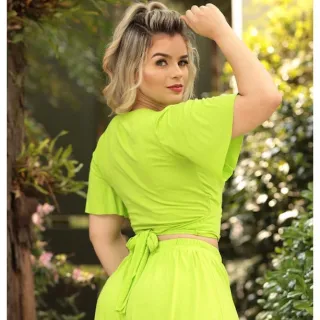 Pantalona com fenda lateral e conjunto cropped de manga curta - Verde Lima Verão - manga curta