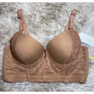 Modelo Yara Plus Size: Sutiã Importado - Azul