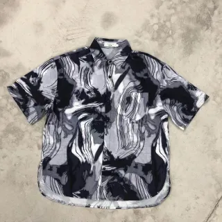 Camisa Estampada Masculina de Manga Curta com Grafite - Compre Online na Raryel - C38