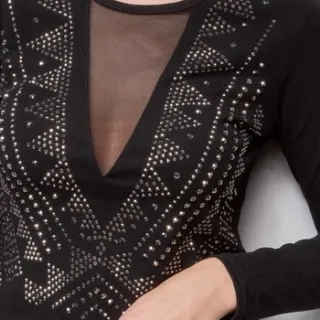 Blusa Tule Manga Longa com Detalhes em Strass - Preto