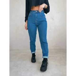 Calça feminina cintura alta jeans mom vintage com barrinha dobrada - JEANS CLARO