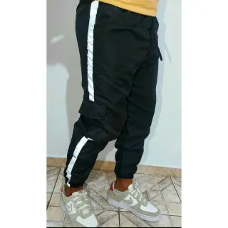 Bolso Lateral e Faixa Refletiva na Calça Jogger Unissex - Branco