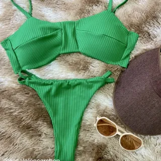 Moda Verão 2023: Biquini com Bojo Canelado - Verde Bandeira