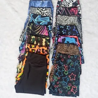 Academia curto fitness feminino para treinos - Ondas vermelhas