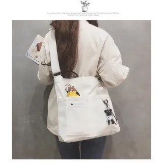 Bolsa Transversal Feminina em Lona com Zíper e Chaveiro - Preto