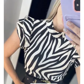 Moda blogueira 2022: Blusa feminina manga curta com babado - Xadrez