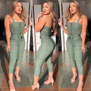 Detalhes de Botão no Macacão Alça P ao G - Pink