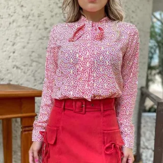 Tendência Inverno: Camisa Social Feminina Estampada com Gola Amarrada - Preto