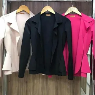 Casaco curto em neoprene com babado - Blazer feminino - Rosa Bebe