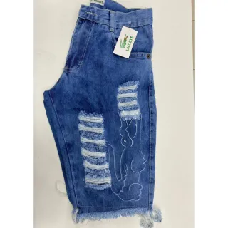 Bermuda Lisa e Rasgada com Estampa Jeans Masculina La cos te - JEANS ESCURO
