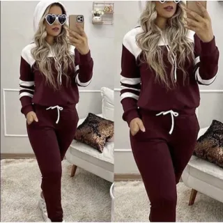 Agasalho Feminino com Capuz em Malha Crepe - Preto