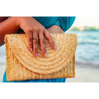 Ecobag feminina com forro interno e palha brilhosa - Carteira de palha natural