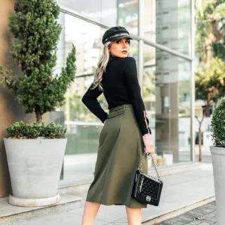 Moda feminina evangélica: Saia Midi em Linho, Cintura Alta com Cinto - Azul Marinho