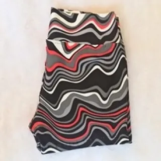 Academia curto fitness feminino para treinos - Ondas vermelhas