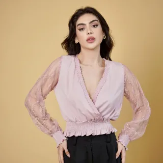 Blusa Feminina Manga Longa com Elástico na Cintura em Renda - Vermelha