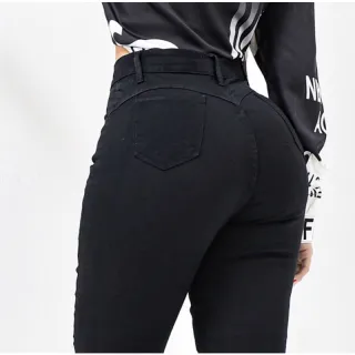 Moda feminina: Calça jeans skinny preta com lycra, cintura alta e modelagem que levanta o bumbum - Preta, 36