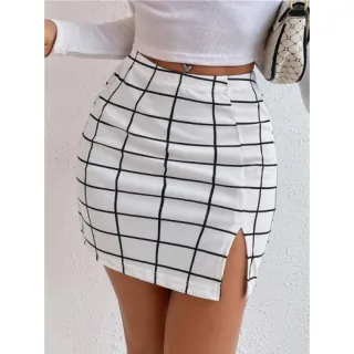 Moda 2022: Mini Saia Sexy Quadriculada com Fenda Lateral - Branca