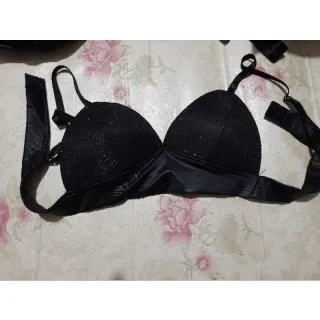 Tendência moda blogueira - Top Cropped feminino com bojo e brilho - Preto brilho liso