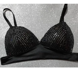 Tendência moda blogueira - Top Cropped feminino com bojo e brilho - Preto brilho liso