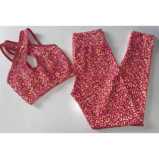 Conjunto de treino suplex feminino transpassado, calça legging e top cropped - Preto