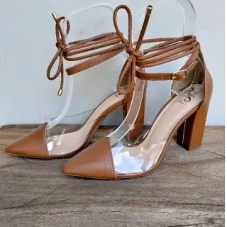 Scarpin Vinil Feminino Amarração Salto Alto Grosso 9 Cm - Caramelo