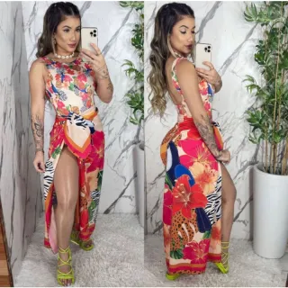 Moda praia feminina: Conjunto bori com saída canga e bojo - Coqueiro alça fina