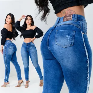 Calça Feminina Jeans Cintura Alta Sem Bolso Levanta Bumbum - Desfiada Lateral