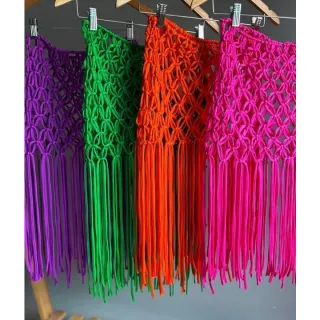 Conjuntos para biquini: saia em macramê e saída de praia em malha