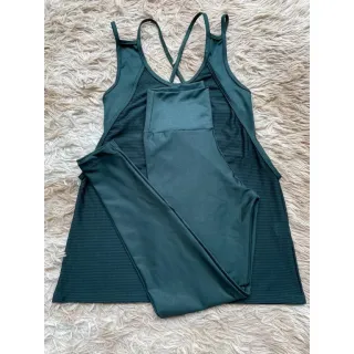 Moda Fitness Feminina: Kit Conjunto Trio Calça E Top + Blusa Embutida em Promoção - 33